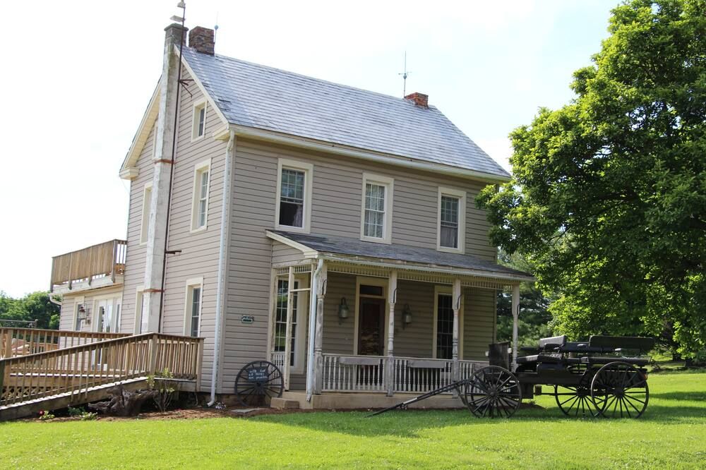 Lapp Farmhouse Bed & Breakfast - Amish Country Lancaster Pa
