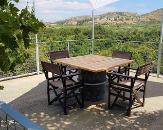 Kalivie Bio Farm & Retreat - Kalamaki - Βεράντα
