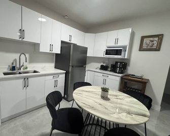 Cozy Retreat in Whiterock - White Rock - Cocina