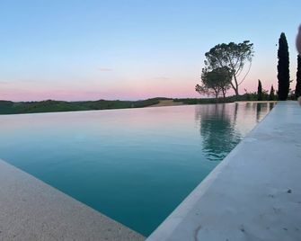 Tenuta d'Arbia, Siena - Monteroni d'Arbia - Басейн