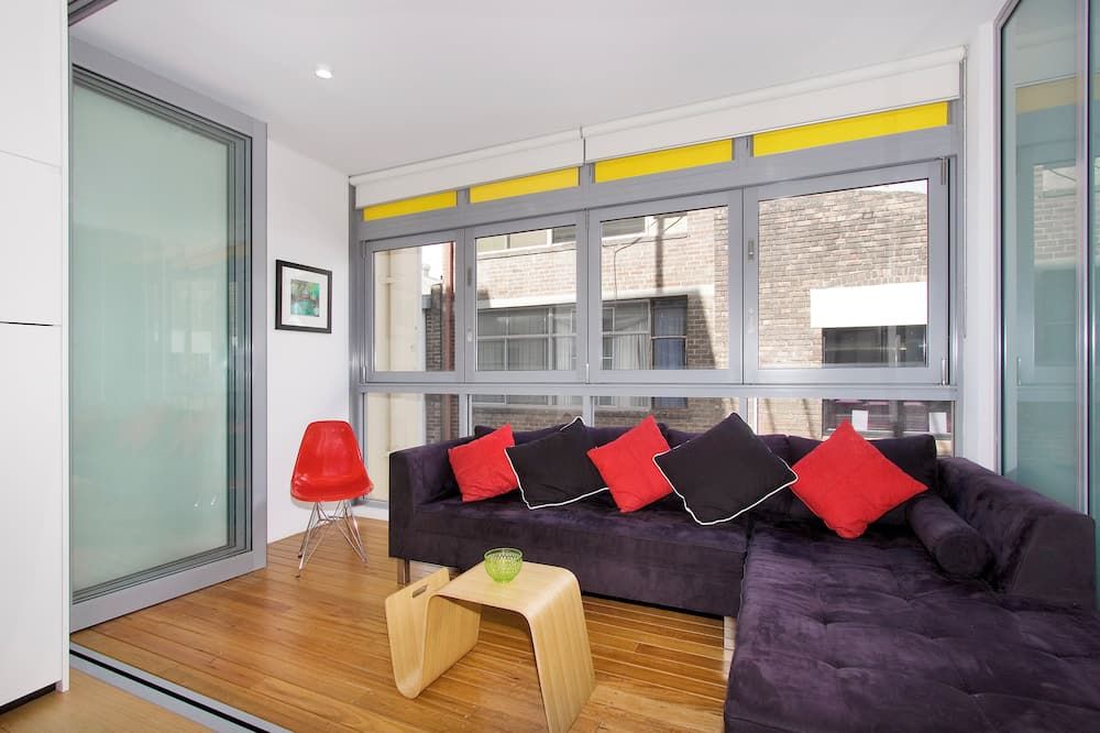 Little New York on Riley - Executive 1BR Darlinghurst Apartment with New York Laneway Feel - סידני - סלון