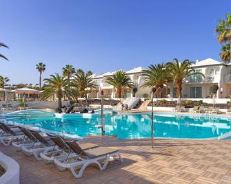 H10 Ocean Suites - Corralejo - Piscina