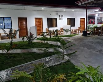 Babas Guesthouse - Moalboal - Budova