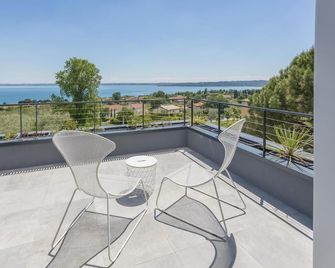 Room-insula Felix - Deluxe Double Room w - Moniga del Garda - Balcony