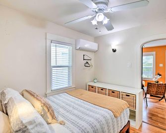 7 Mi to Downtown Long Beach Bungalow with Patio! - Long Beach