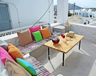 8 Keys Residence - Naousa - Balcón