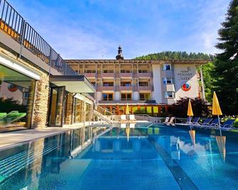 Evident Hotel Prägant 4-Superior - Bad Kleinkirchheim - Piscina