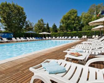 Hotel St. Moritz - Bellaria-Igea Marina - Piscina