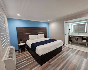 Travelodge by Wyndham Fullerton Near Anaheim - Fullerton - Makuuhuone