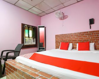 OYO Hotel Galaxy - Yamuna Nagar - Bedroom