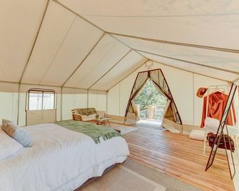 Hill Country Escape Glamping Tent - Boerne