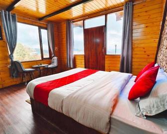 Family Room with Mountain View - Snowind Cottages - Kufri