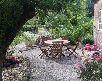 Holiday on the Gutshof-bright and friendly apartment near the Baltic Sea - Waabs - Patio