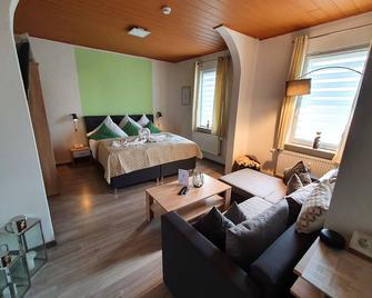 Enjoy our modern apartment with balcony - Tanne - Habitación