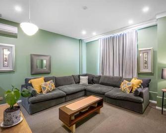 Hobart Hub - Parkside Nook by Salamanca & Waterfront - Hobart - Living room