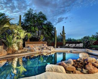 Custom Home 2 Acres True Indoor-Outdoor Living - Carefree - Pool