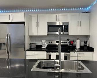 Delightful 3-bedroom house with Sunset views - Homestead - Cuisine