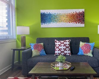 360° Terrace View King Beds Self Check-In Wifi W/D - Indianapolis - Living room