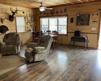 Newly Renovated Cabin on Truman Lake Warsaw, Clinton, Bucksaw. - Deepwater - Living room