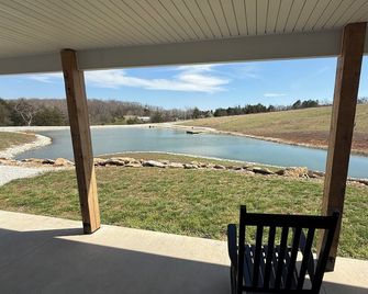 Private Cabin on 90 Acres! - Troy - Balcony