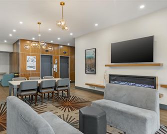 Best Western Plus Suites Downtown - Calgary - Living room