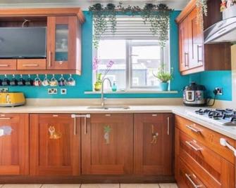 Cosy double room with king size bed in Kilnamanagh Dublin 24 - Clondalkin - Kitchen