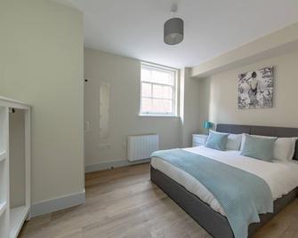 Apartment 4, Isabella House, Aparthotel, By Rentmyhouse - Hereford - Bedroom