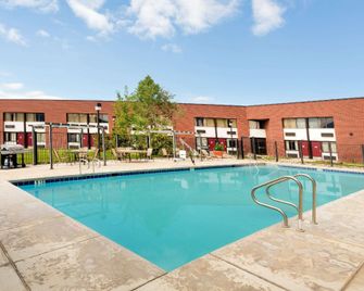 The Cairn Hotel - Cedar City - Pool