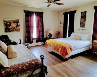 Kid and pet friendly 2 nd floor duplex - Pacific - Bedroom