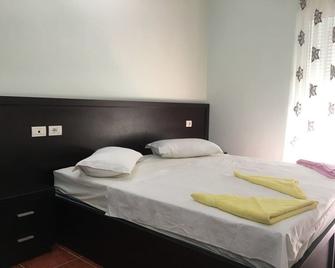 Guest House Simeone - Berat - Bedroom