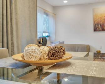 Spacious - King & Queen Beds - Nih - Pike & Rose - North Bethesda - Restaurant