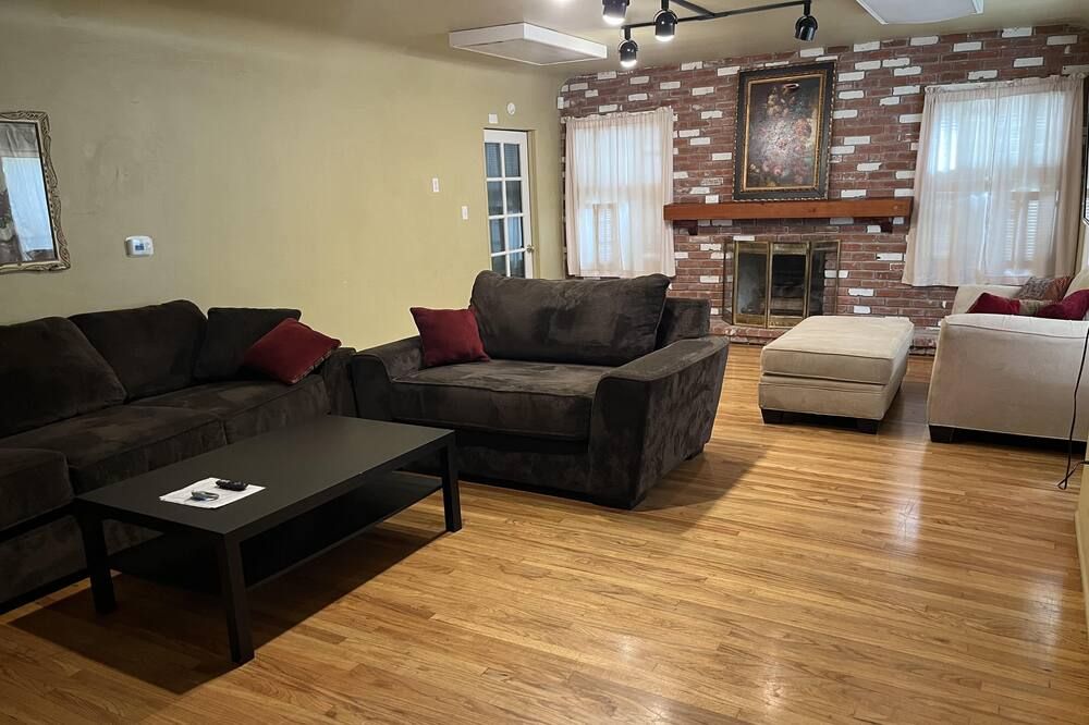 Secluded Charming And Unique Spacious Apartment Excellent Central Location - San Diego - Sala de estar