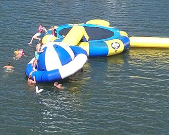 Lake front, pool, beach, kayaks, canoes, resort amenities included - Bemidji