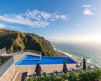 Modern villa, shared infinity pool | SunsetCliff 5 - Fajã da Ovelha - Piscina