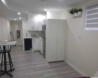Modern Studio Apartment (Sep Entrance) - Brampton
