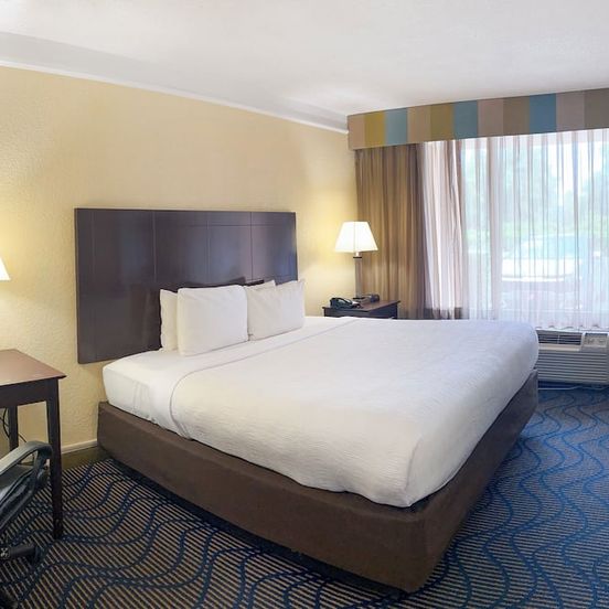 Bedroom view of SonoHotel I Drive Orlando