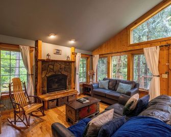 Copper Creek Inn, Cabins and Lodge - Ashford - Wohnzimmer
