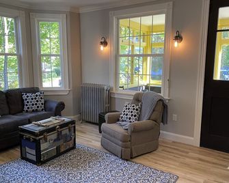 Fully updated home-quiet street right in downtown Bar Harbor-off street parking - Bar Harbor - Living room