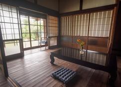 Kumano Kodo Winery Guest House - Tanabe - Sala de estar