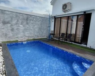 Bungalow Familia - Banjarbaru - Pool