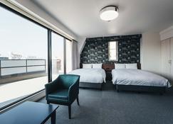 Tap Stay Hotel Suite With Balcony On The Top Flo / Saga Saga - Saga - Kamar Tidur