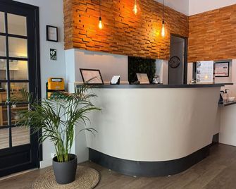 Hotel Bristol - קאה - דלפק קבלה