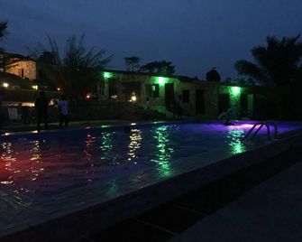 Sweet Mother Eco Resort - Aburi - Pool