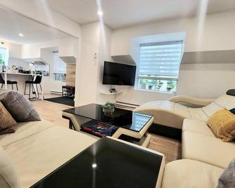 Luxury Retreat with Hot Tub | EV Charger & Parking - Quebec