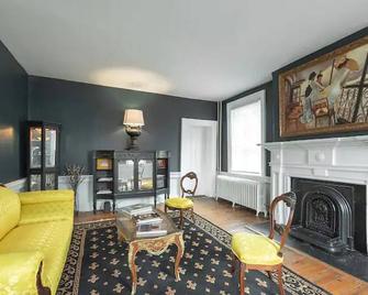 The Edgcote Room in Historic Holladay House - Orange - Living room