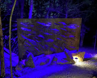 The Cabin at Rocky Top w/ Private Outdoor Hot Tub - Van Buren