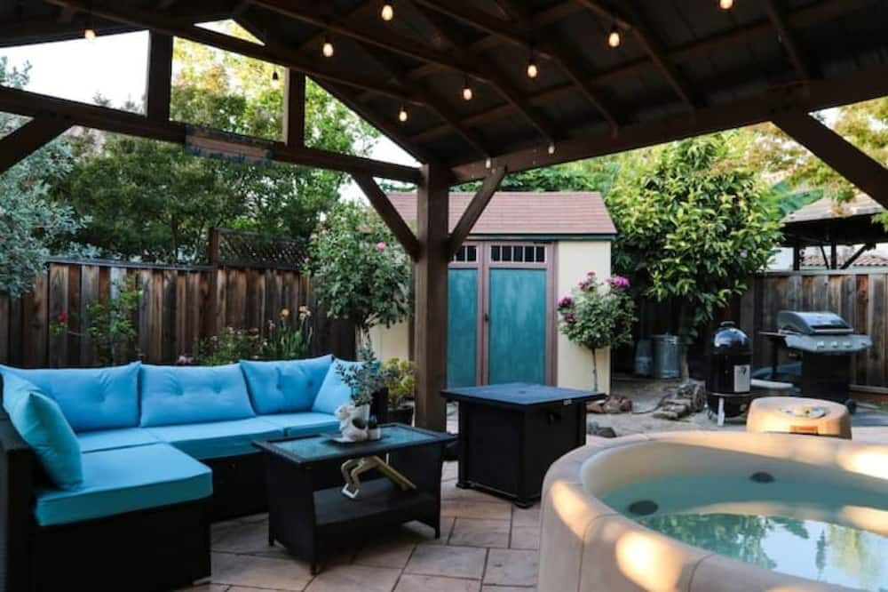 Gazebo Oasis, Spacious home, Centrally located, Near Pinnacles, King Beds! - Hollister - Patio