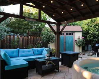 Gazebo Oasis, Spacious home, Centrally located, Near Pinnacles, King Beds! - Hollister - Patio