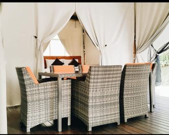 Maribaya Glamping Tent - Lembang - Wohnzimmer