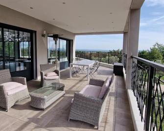 Exceptional Environment Without Opposite - Bessas - Balcón
